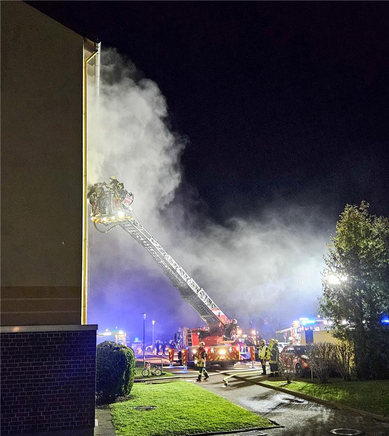 Keine Verletzten: Küchenbrand in Goslar-Kramerswinkel Auch die Drehleiter der Feuerwehr Goslar war im Einsatz. Foto: Feuerwehr Goslar