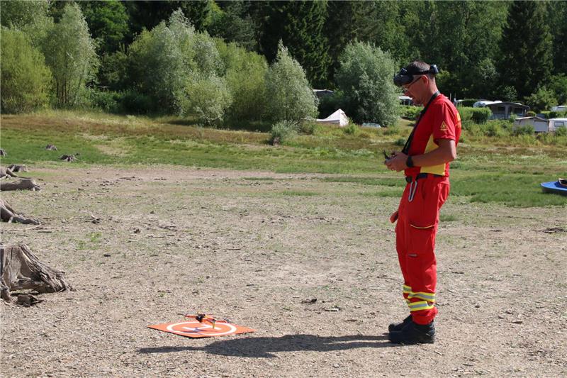 Auch die Drohne kommt bei der Suche zum Einsatz.