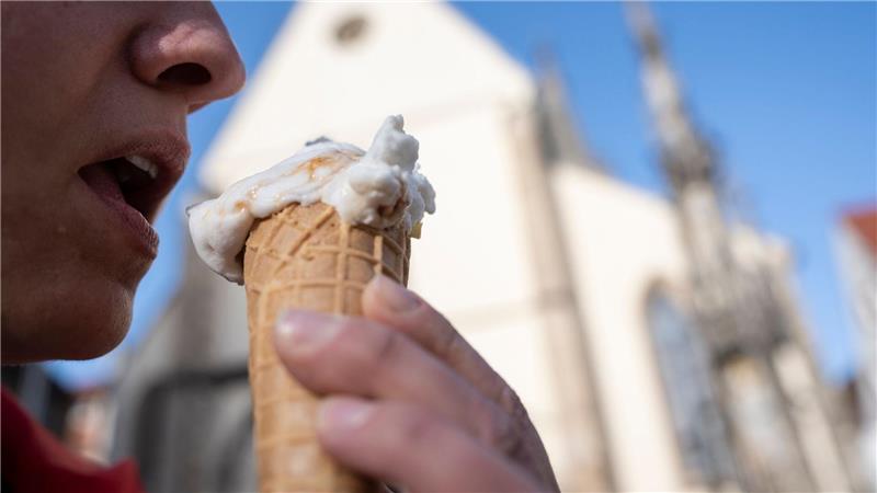 Auch die Eisverkäufer konnten sich über das schöne Wetter freuen. (Archivbild)