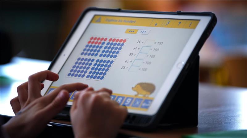 Jungen sind erst nach Schulstart besser in Mathe als Mädchen Auch die Eltern sind bei der Entwicklung der Matheleistung wichtig. (Archivbild)