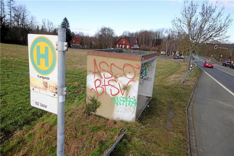 Auch die Haltestelle „Kunigunde West“ soll barrierefrei umgebaut werden. Bislang führt zu ihr nur ein Trampelpfad.  Foto: Gereke