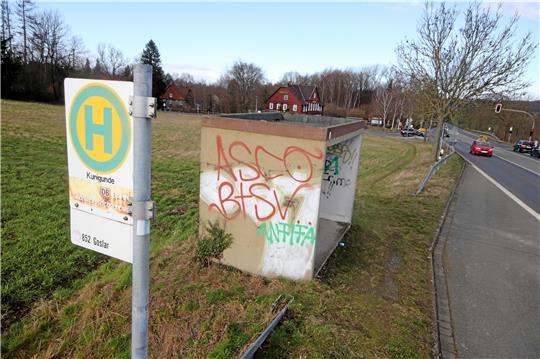 Auch die Haltestelle „Kunigunde West“ soll barrierefrei umgebaut werden. Bislang führt zu ihr nur ein Trampelpfad.  Foto: Gereke