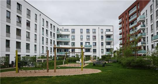 Auch die Innenhöfe von Gebäuden sollen bei der Begrünung beachtet werden. Symbolbild: dpa
