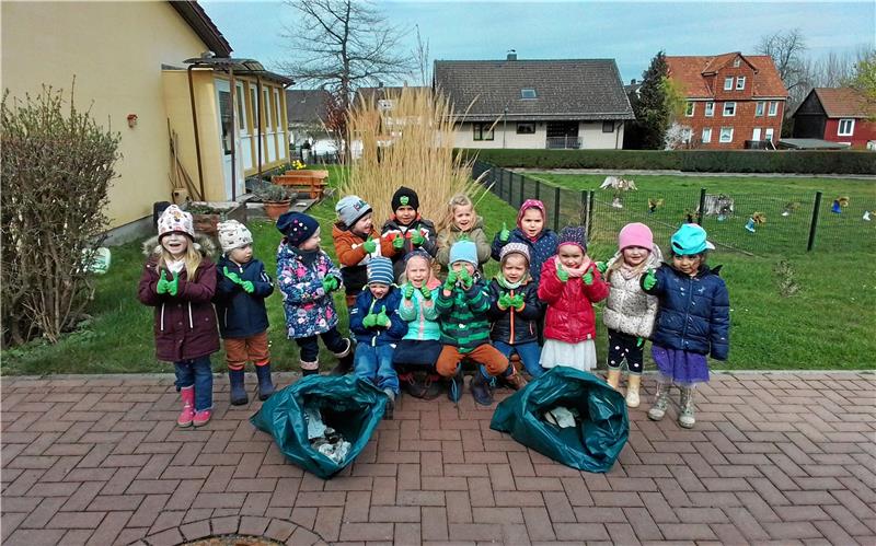 Bad Harzburger sammeln 20 Kubikmeter Müll Auch die Kleinsten sind mit dabei. Foto: Privat
