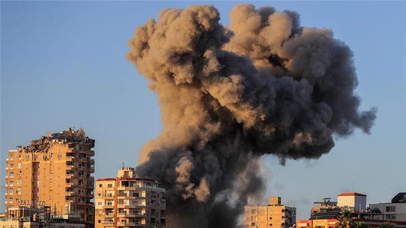 Israel macht Druck vor G20-Gipfel - Proteste in Tel Aviv Auch die Küstenstadt Tyros im Südlibanon wurde aus der Luft attackiert.