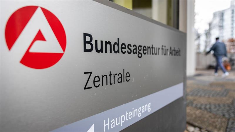 Drei Millionen Arbeitslose – Besserung in Sicht? Auch die Nachfrage nach neuen Arbeitskräften bleibt im August schwach. (Archivbild)
