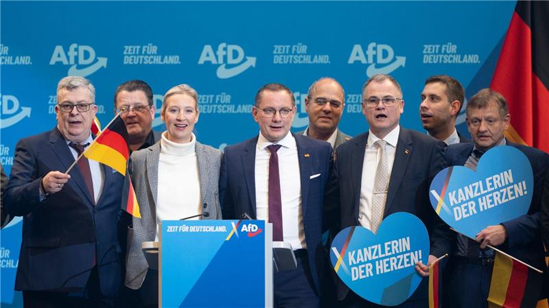 Was bedeutet die neue Einstufung für die AfD? Auch die Reden, die beim Bundesparteitag der AfD in Riesa im vergangenen Januar gehalten wurden, flossen in die Neubewertung durch den Verfassungsschutz ein. (Archivfoto)