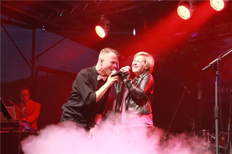 Auch die Sänger der Band „Valley“ stehen schon mal im Höllenqualm.