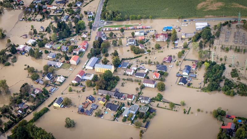 Was hat das erneute Hochwasser mit dem Klima zu tun? Auch die Stadt Bohumín in Tschechien leidet unter dem Jahrhunderthochwasser.