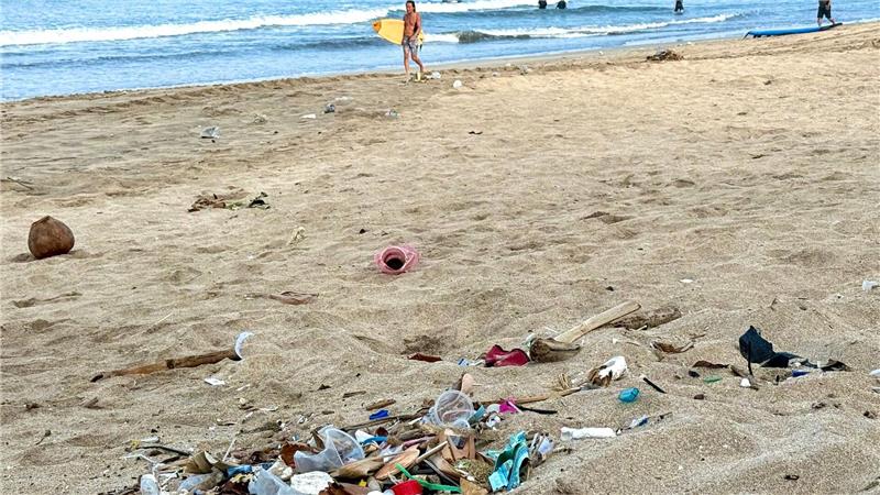 Ein Meer aus Müll: Unterwegs am „dreckigsten Fluss der Welt“ Auch die Urlaubsinsel Bali hat ein riesiges Müllproblem - wie hier am Strand von Kuta.