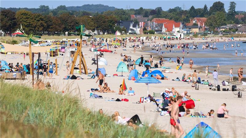 Bad in Nordsee und Ostsee: Das hilft bei tückischer Strömung Auch die ruhige Ostsee kann gefährlich für Badende werden. (Archivbild)