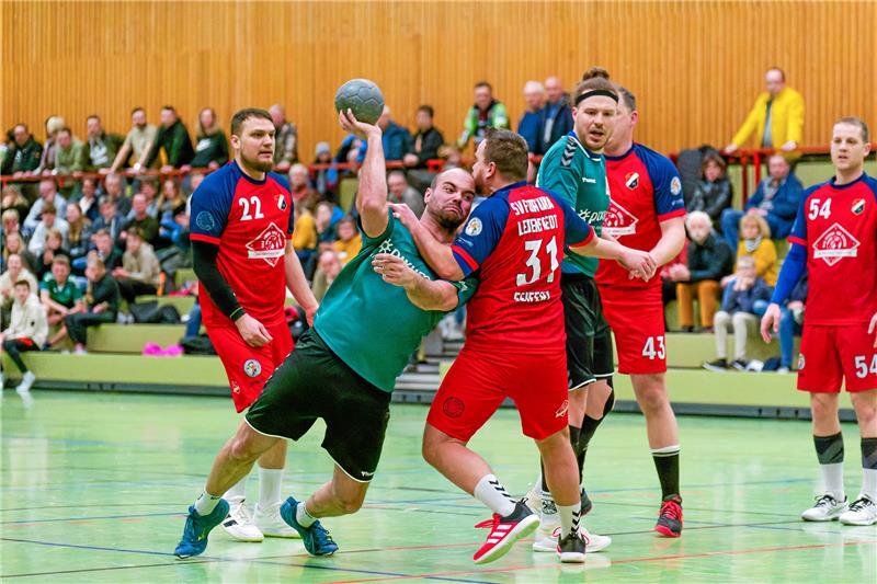 Formfehler: Langelsheimer Handballer sind Punkte los Auch die tolle Leistung von Niklas Ermrich ist im Nachhinein vergebens. Die HSG Langelsheim/Astfeld verliert gegen Lebenstedt die Punkte am grünen Tisch. Foto: Drechsler