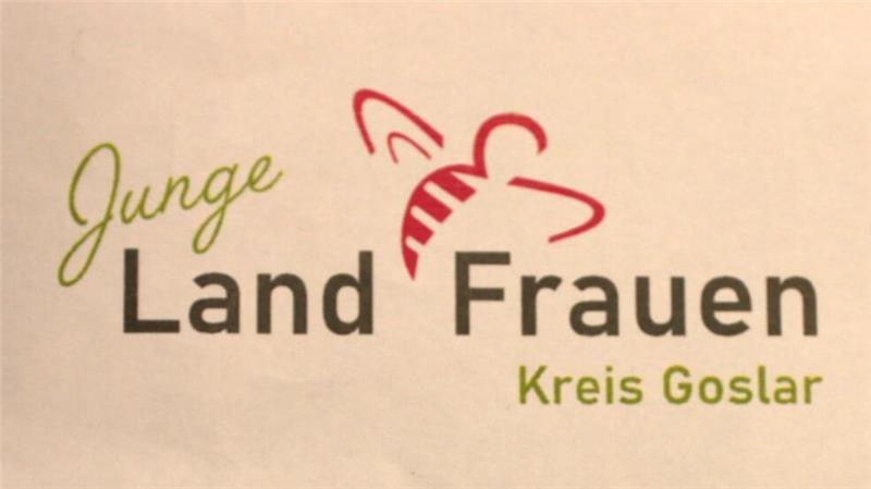 Gründungstreffen bei Federweißer und Zwiebelkuchen Auch ein Logo wurde bereits entworfen.