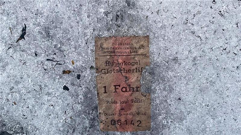 Gletscherschmelze: Alter Skilift taucht nach 50 Jahren auf Auch ein altes Lift-Ticket ist aufgetaucht.