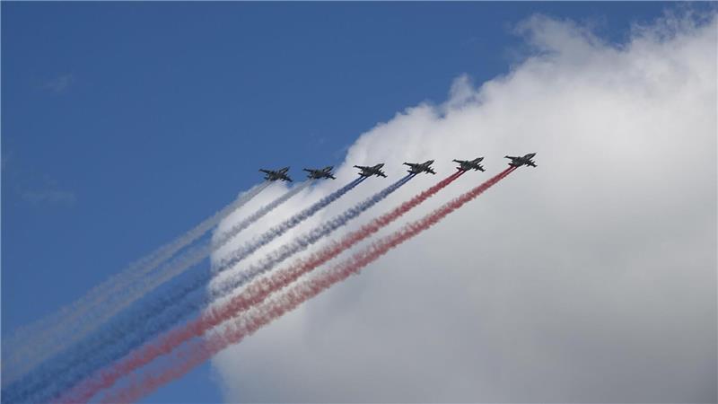 Parade im Krieg - Putin feiert Sieg über Nazideutschland Auch eine Flugshow gehörte zur Militärparade auf dem Roten Platz.