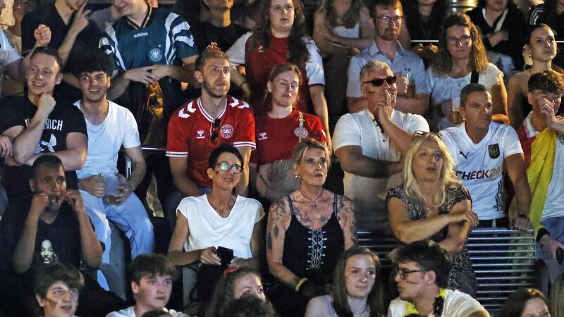 Viertelfinale: Goslar feiert mit den Nagelsmännern Auch einige Dänen sind unter den Fußball-Fans.