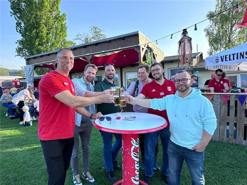 Auch einige Mitglieder vom TSV Westerode sind bei der Walpurgisfeier.