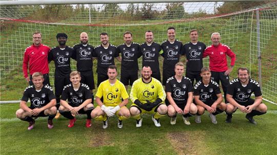 Auch für den FC Groß Döhren gilt, dass das Mannschaftsfoto nur einen Teileindruck der tatsächlichen Kadergröße vermittelt.