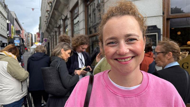 „Takk“: Tränenreicher Abschied von König Harald in Oslo Auch für die deutsche Touristin und Royal-Fan Julia war die Stimmung in den vergangenen Tagen besonders.