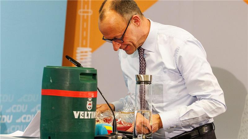 Das Sauerland - bald wohl Kanzlerheimat Auch für sein Bier ist das Sauerland bekannt - das weiß natürlich auch Friedrich Merz. (Archivfoto)