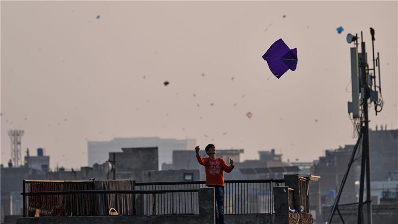 Auch für viele Kinder ist Drachensteigen in Pakistan ein beliebtes Hobby. (Archivbild)