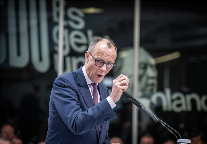 Auch gegenüber der Einführung der Wehrpflicht nach dem schwedischen Modell zeigt sich CDU-Chef Friedrich Merz offen.