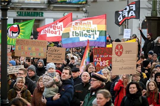Auch hier in Wittenberg gingen Tausende Menschen gegen Rechts auf die Straße. Unter ihnen auch Ministerpräsident Reiner Haseloff.