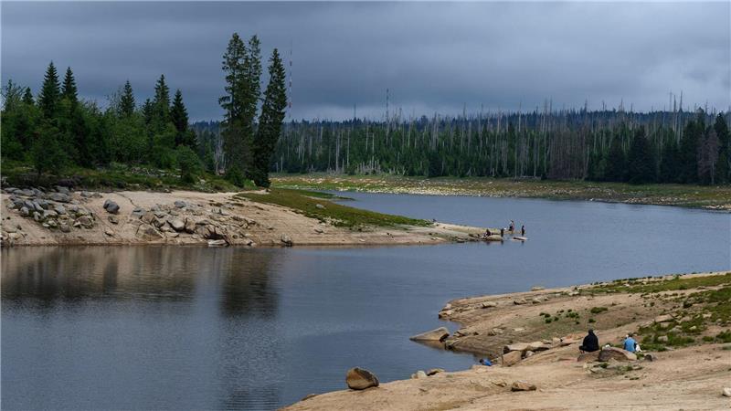 Auch im Harz richten sich viele Tagesurlauber etwa für Wanderungen nach dem Wetter - und das war zuletzt oft eher wechselhaft. (Archivbild) 