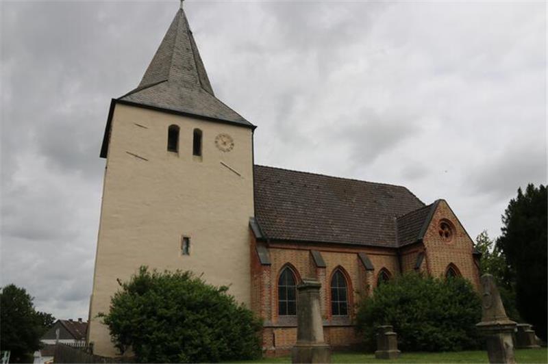 Auch im Klein Mahner Gotteshaus gibt es die Mechanik einer historischen Weule-Kirchturmuhr zu bestaunen.