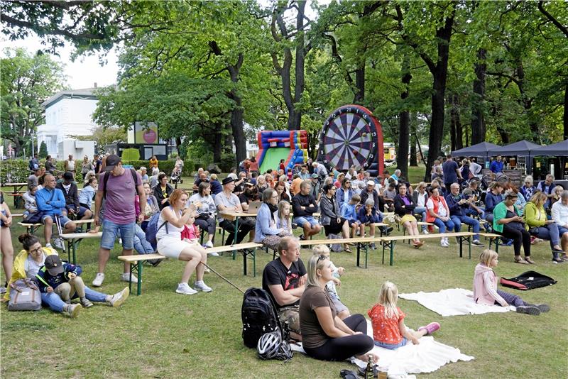 Im Kurpark und in den Wipfeln geht es rund Auch im Kurpark – hier ein Bild vom Sommer-Event 2022 – soll das Veranstaltungsangebot noch weiter ausgebaut werden. Beispielsweise mit einer offenen Bühne für Künstler. Foto: GZ-Archiv