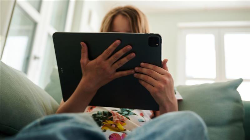 Filter und Feminismus: Was soziale Medien mit Mädchen machen Auch im Netz gibt es keine Gleichberechtigung, sagen Experten. (Archivbild)