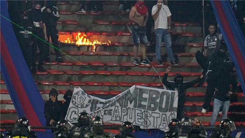 Fanproteste sorgen für Spielabbruch bei Copa Libertadores Auch im Stadion gab es Verwüstungen.