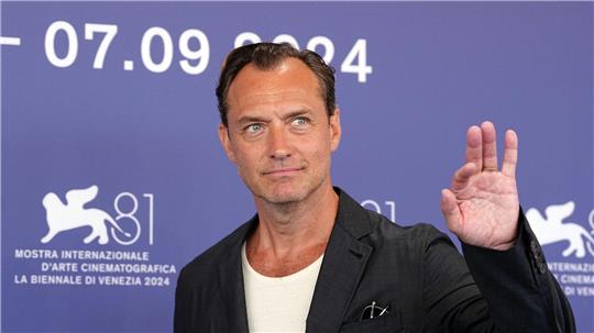 Auch im vergangenen Jahr kam Jude Law mit einem Film nach Venedig (Archivbild). 