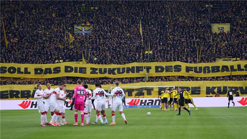 Bayern-Chef Dreesen zeigt Verständnis für Fan-Proteste Auch in Dortmund protestierten die Fans: „Soll das die Zukunft des Fußballs sein?“