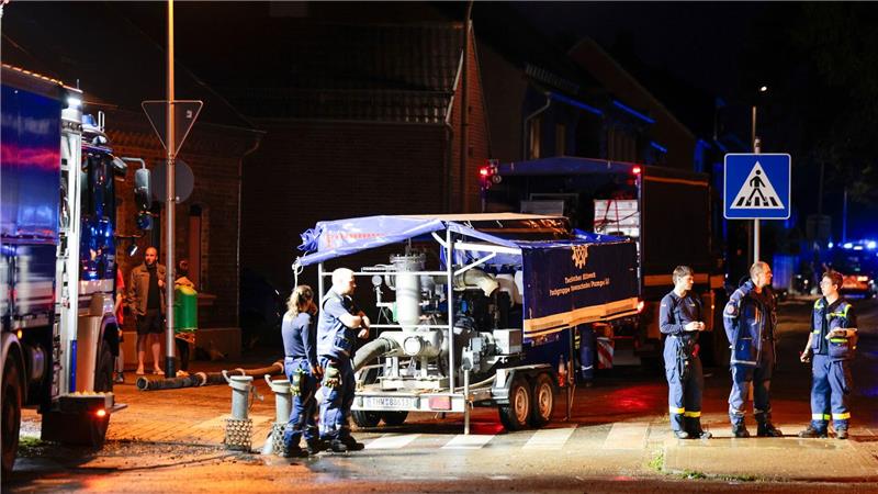 Unwetter: viele Notrufe, Verletzte durch Hagel Auch in Erftstadt im Rhein-Erft-Kreis gab es zahlreiche Einsätze für die Rettungskräfte.