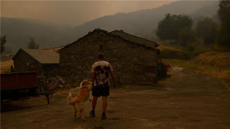 Auch in Galicien brennt es lichterloh. 