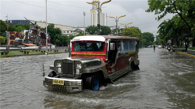 Sturm „Wipha“: Tote auf den Philippinen und in Thailand Auch in der Hauptstadt Manila standen viele Straßen unter Wasser.