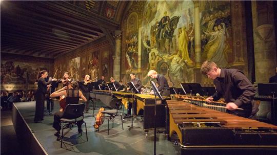 Auch in der akustisch herausfordernden Kaiserpfalz war das Ensemble „Percussion & Strings“ der Kreismusikschule Goslar schon mit Filmmusik zu hören.