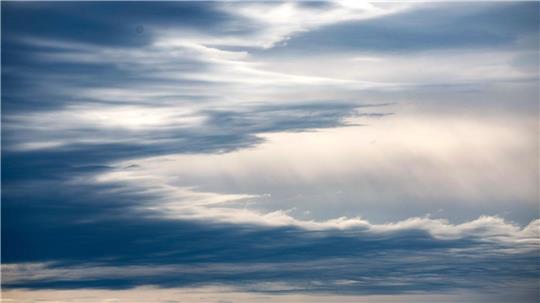 Auch in der kommenden Woche sieht der Himmel über Niedersachsen dunkel aus. (Symbolbild)