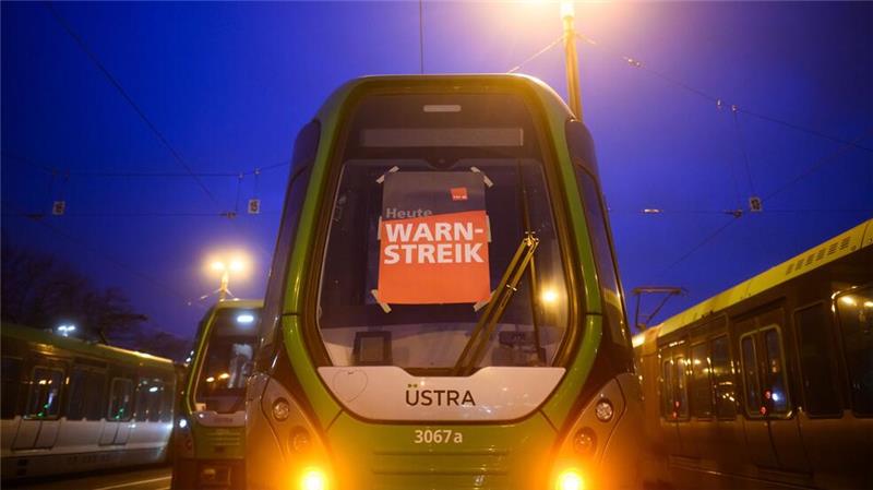 Warnstreik legt Nahverkehr lahm – auch nächste Woche Auch in der nächsten Woche soll ein Warnstreik im öffentlichen Dienst den Nahverkehr lahmlegen.