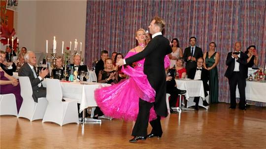 Auch in diesem Jahr wird es, wie 2022 im Foto, eine Tanzvorführung beim Paul-Lincke-Ball in Hahnenklee geben.