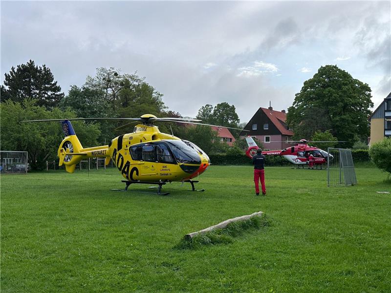 Auch mehrere Rettungshubschrauber waren im Einsatz. Foto: Schlegel