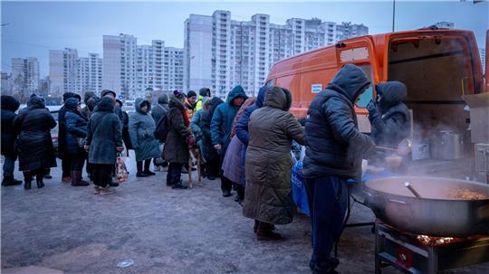 Auch ohne neue russische Angriffe auf Energieanlagen machen den Menschen in Kiew die bisherigen Schäden an der Infrastruktur täglich zu schaffen. (Archivbild)