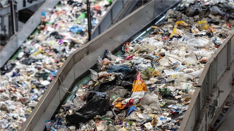 Auch sortiertes Plastik wird nicht immer recycelt. (Archivbild)