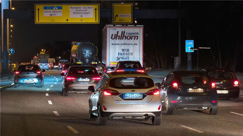 Auch um den umliegenden Straßen rollte der Verkehr weitgehend normal.