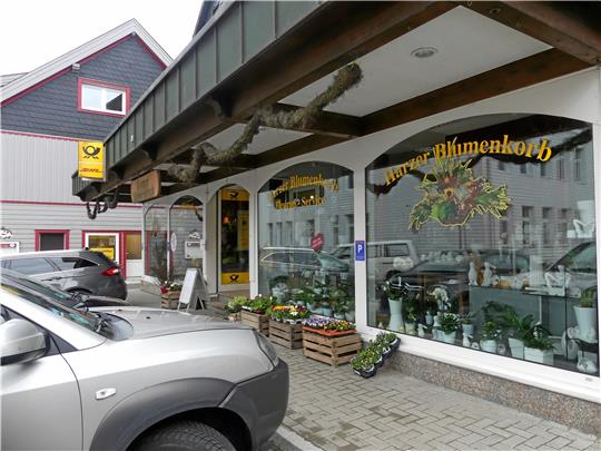 Auch vor der Postfiliale an der Erzstraße brüllt der Angeklagte im Herbst 2020 so herum, dass die Polizei kommt. Foto: Römhild