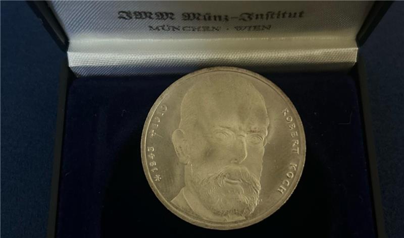 Clausthal: Vermisste Goldmedaillen entpuppen sich als Silbermünzen Auch wenn die Robert-Koch-Medaille nicht aus Gold ist, ist sie dennoch schön anzusehen. Sieben Stück sind in einem Schrank des Rathauses aufgetaucht.