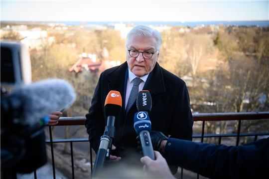Auch wenn er den Angriffskrieg Russlands von Anfang an verurteilte, geriet er schnell selbst in die Kritik: Frank-Walter Steinmeier.