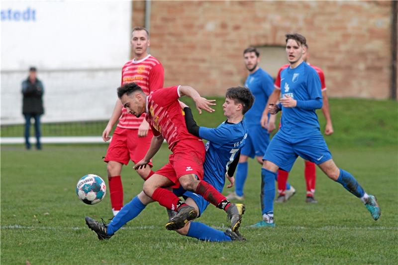 Dieser Fußball-Mittwoch hat es in sich Auch wenn sich die Gegner derzeit noch mehr reinhauen, eilen Sam-Robbie Ghaly und der SC 18 Harlingerode in der Nordharzliga von Sieg zu Sieg. Gegen den SC Gitter II ist am Mittwoch der elfte Dreier in Folge möglich. Foto: Gietemann