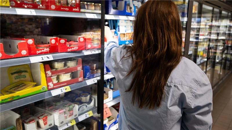 Auch wenn sich die Inflation normalisiert hat: Verbraucher spüren die gestiegenen Preise im Alltag (Archivbild)